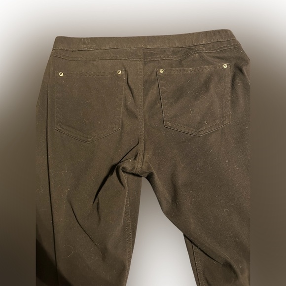 HUE brown women’s large pants. False front pockets. Back pockets. Elastic waist. - Picture 3 of 8